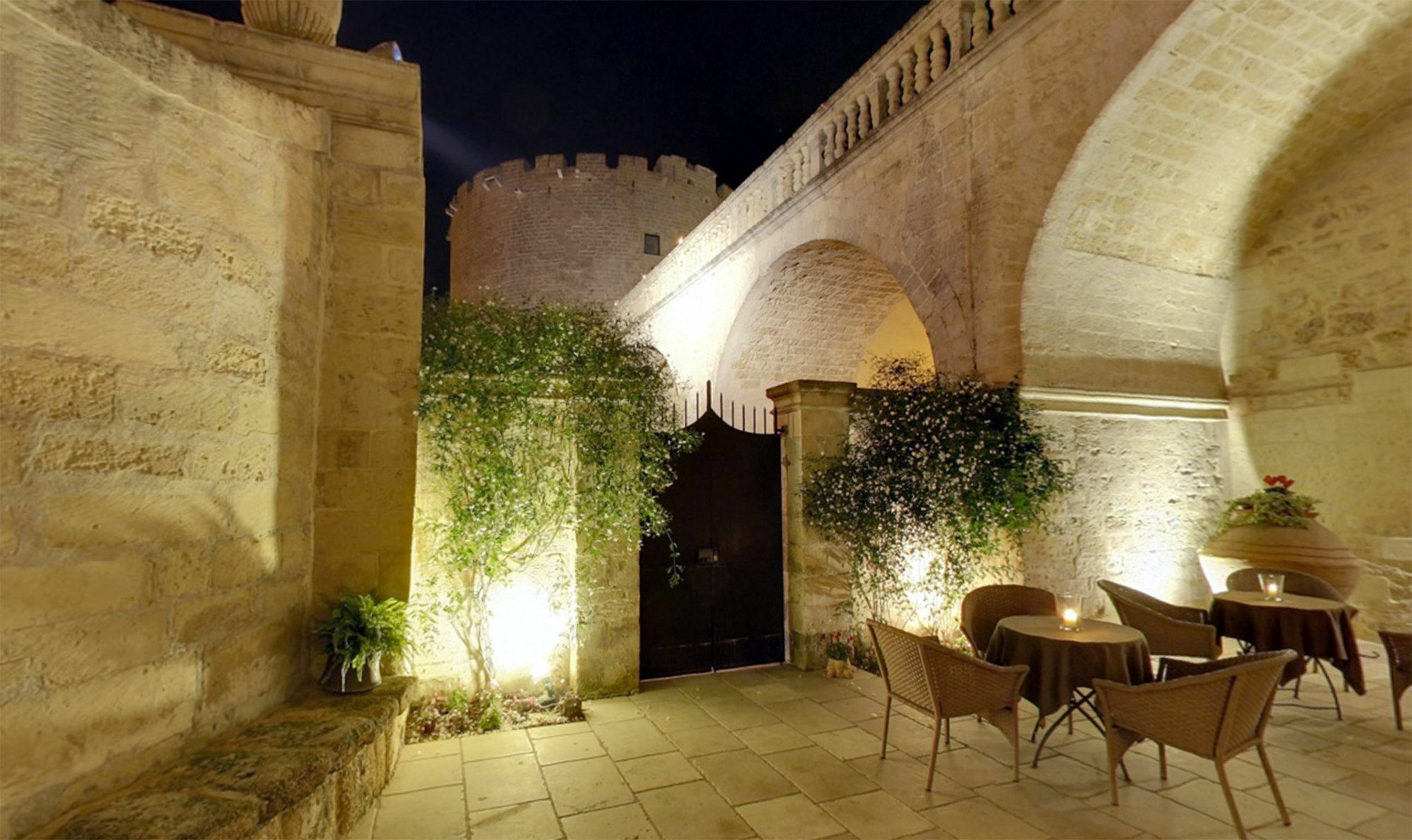 Hotel Dimora Storica Torre Del Parco 1419 Lecce Esterno foto